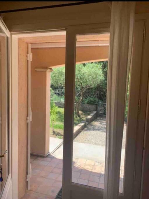 Studio En Rez-De-Jardin Arbore Avec Acces Piscine Et Clim Villeneuve-lès-Avignon Eksteriør bilde